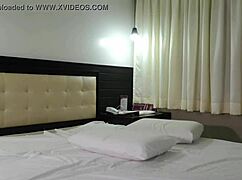 Ninfeta linda gets fucked without condom in pole