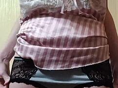 Elza Kom's pussy gets sniffed in panties