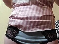 Elza Kom's pussy gets sniffed in panties