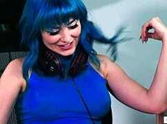 my lesbian girlfriend rocks that gamer life