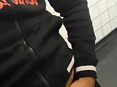 I can't believe the safadeza in the gym bathroom, adrenaline pumping with these hot machos in sheer clothes!