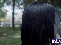 Tímida colegiala de 18 años culona es pillada por desconocido de verga enorme 😱