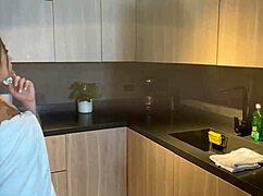 Boldly Fucking a Sexy Housewife to Avoid Cutting Her Gas Supply