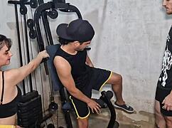 Chatting about gym handjobs and big cocks 😏