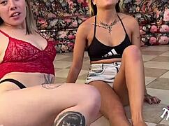 Ninfetas crave cum on their feet.