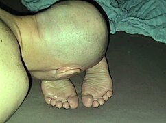 He quietly licked his stepmother’s soles and spilled cum over them