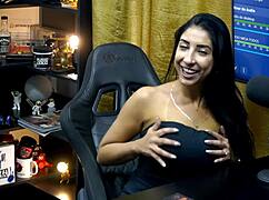 Is Renatinha Mello without panties? What delicious chemistry!