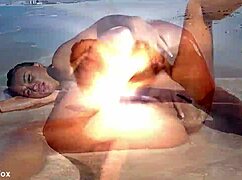 uhh, sexy monika fox playin herself in sea n beach squirtin