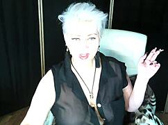 My stepmom's tits bouncing as she fucks on webcam 😈