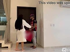 I ordered food on iFood and seduced the delivery guy!