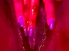 Gostosa Gozando Sozinha na Cama