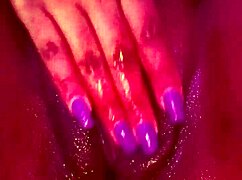 Gostosa Gozando Sozinha na Cama