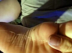 imagine fingering those toes in tight leggings