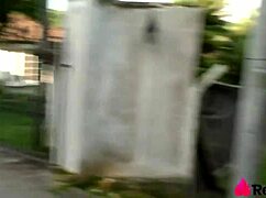 patroa safada paga ajudantes com mamada e foda no pelo