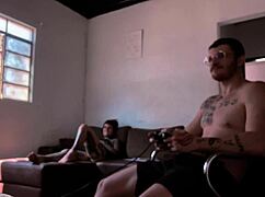 bastidores da grava��o chupando o carmona jogando video game