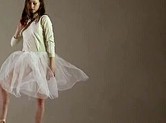 Jeg er en blond gymnast der laver fantastiske stræk i gymnastiksalen, men jeg fucker sommetider op i mine rutiner.