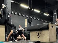 I share my routine crossfit session with friends