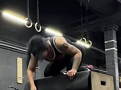 I share my routine crossfit session with friends