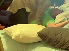 Vecina ebony amateur casera vino a follar en la habitación misionero