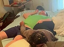 Vecina ebony amateur casera vino a follar en la habitación misionero