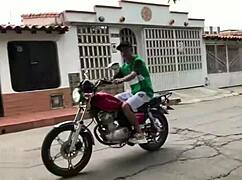 Vecino roba celular y me folla duro con polla grande historia completa