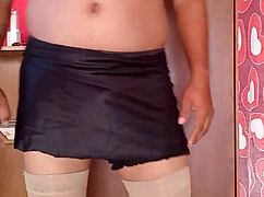 bailando en tanga rosa con brillos, mostrando bra y pantyhose nylon sexy