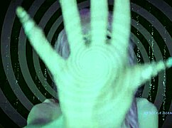 la dea italiana ipnotica svuota la mente