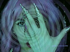 la dea italiana ipnotica svuota la mente