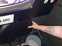 swallowing strangers at gloryhole and kissing cuckold 😈