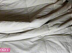 Milf Safada Trepando com Dois Amantes e o Marido Corno