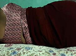 sanjana aunty shows her ass in saree 😏