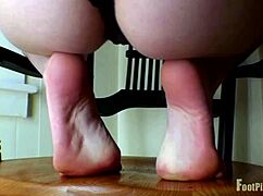 i-i love ms nacke's hairy toes in this footfetish vid