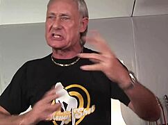 Radiostation Whore in XXX 3some Group