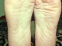 foot goddess mymistressk hypnotizes subs with bare feet 😍