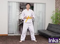 Joven Karateka Es Seducido Por Su Madrastra De Enorme Culo Y Este La Deja Con El Ano Lleno De Leche