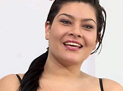 Colombiana En Una Autentica Mamada Disfrutando De Un Buen Pene