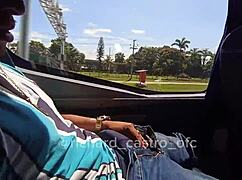 novinha de 18 anos chupando ator porno no ônibus