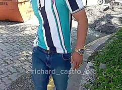 novinha de 18 anos chupando ator porno no ônibus