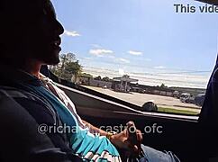 novinha de 18 anos chupando ator porno no ônibus