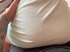 Sexo en publico, montando polla while neighbors watch outside. Creampie on Colombian babe shocks me!