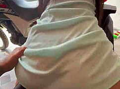 Sexo en publico, montando polla while neighbors watch outside. Creampie on Colombian babe shocks me!