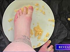 Hey, check out this barefoot milf bathing fantasy with sexy toe-sucking