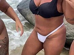 i feel so wild with peludinhas lesbians banging on the beach