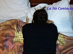 هي منحنية، تأخذه بعمق في فيديو منزلي مقرب. صديقة برازيلية سوداء تحب كل ثانية!