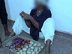 sabji wali bhabhi enjoys masti sex in reality