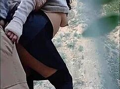 puta caliente recibe leche y nalgadas creampie al aire libre