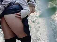 puta caliente recibe leche y nalgadas creampie al aire libre