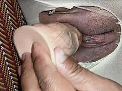 น้ำเงี่ยนของเธอเอาให้สอยแหย่เข้าไปได้ทั้งสอง