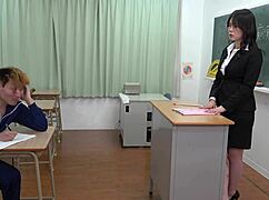 Japanese Mistress Facesits Man!