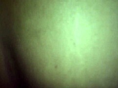 Dandole por el culito?